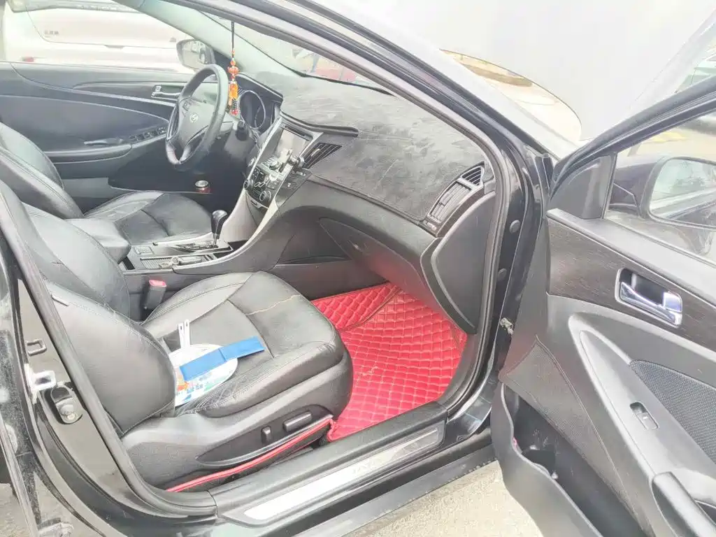 Фото 13 - Hyundai Sonata