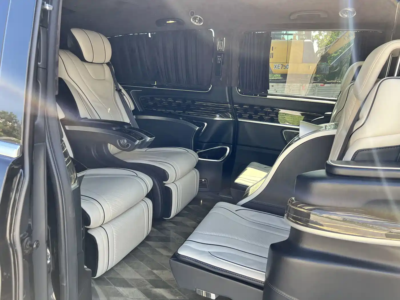 Mercedes-Benz V-Class 2020 Model V 260 L Long Wheelbase Luxury фото 18