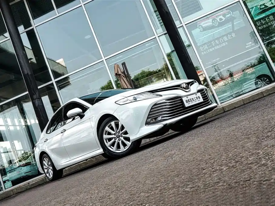 Toyota Camry 2018 2.0G Luxury Edition фото 4