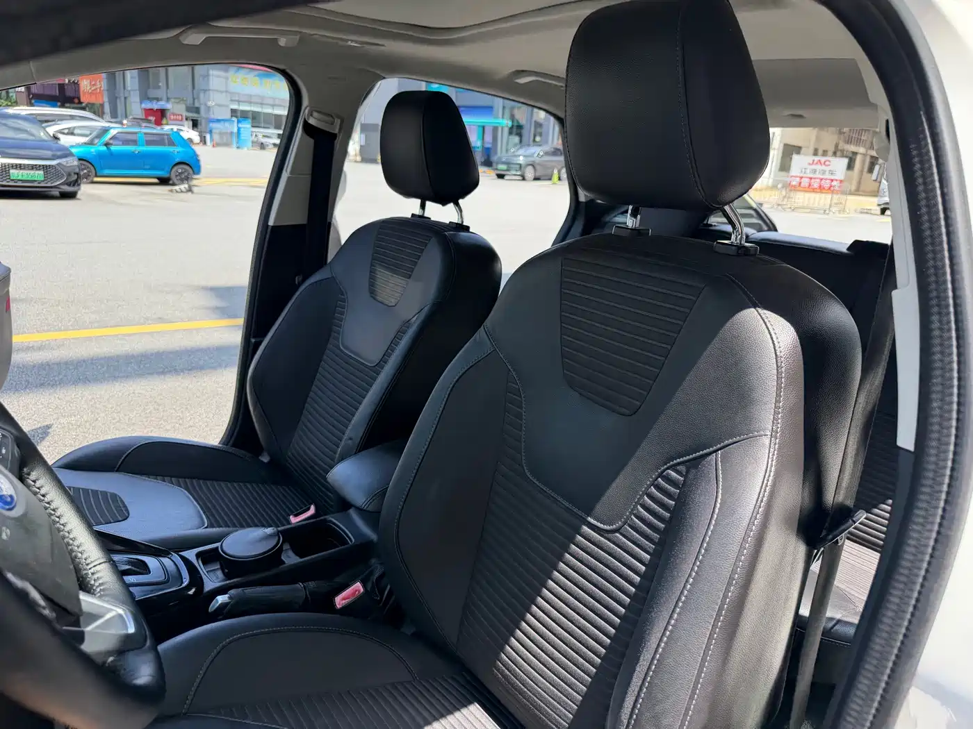 Фото 30 - Ford Focus