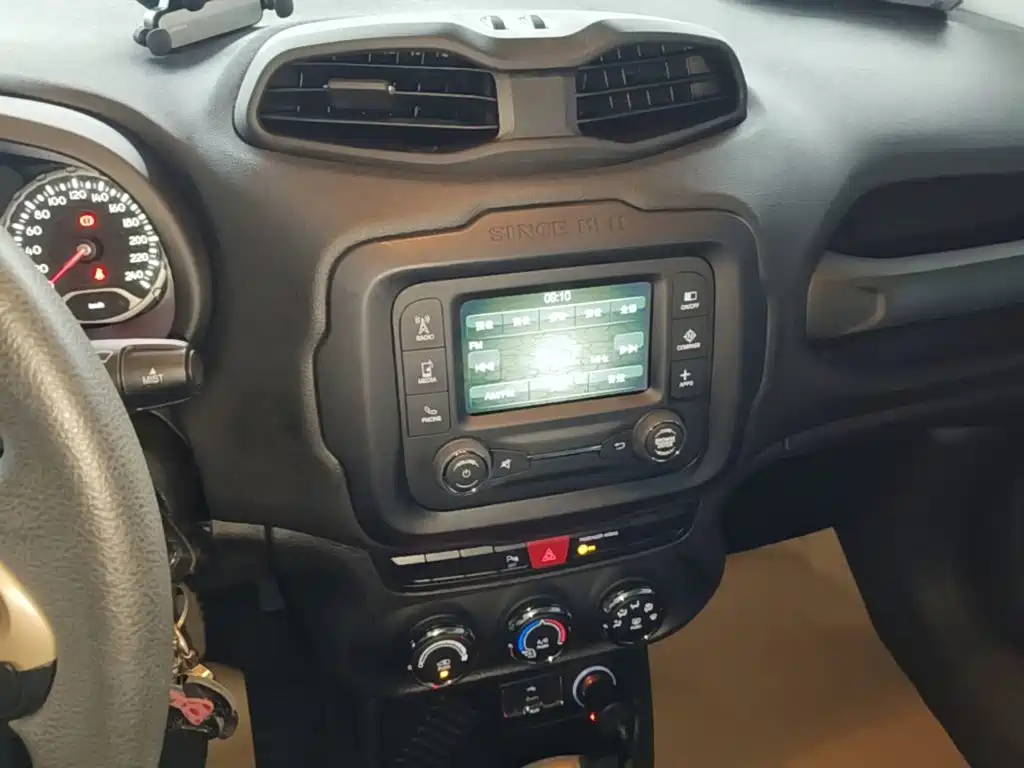 Photo 13 - Jeep Renegade
