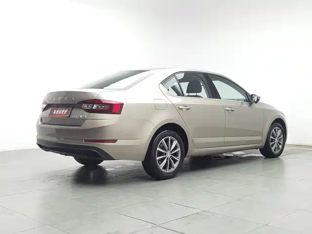 Škoda Octavia 2022 1.5L Automatic Comfort Edition — фото 2