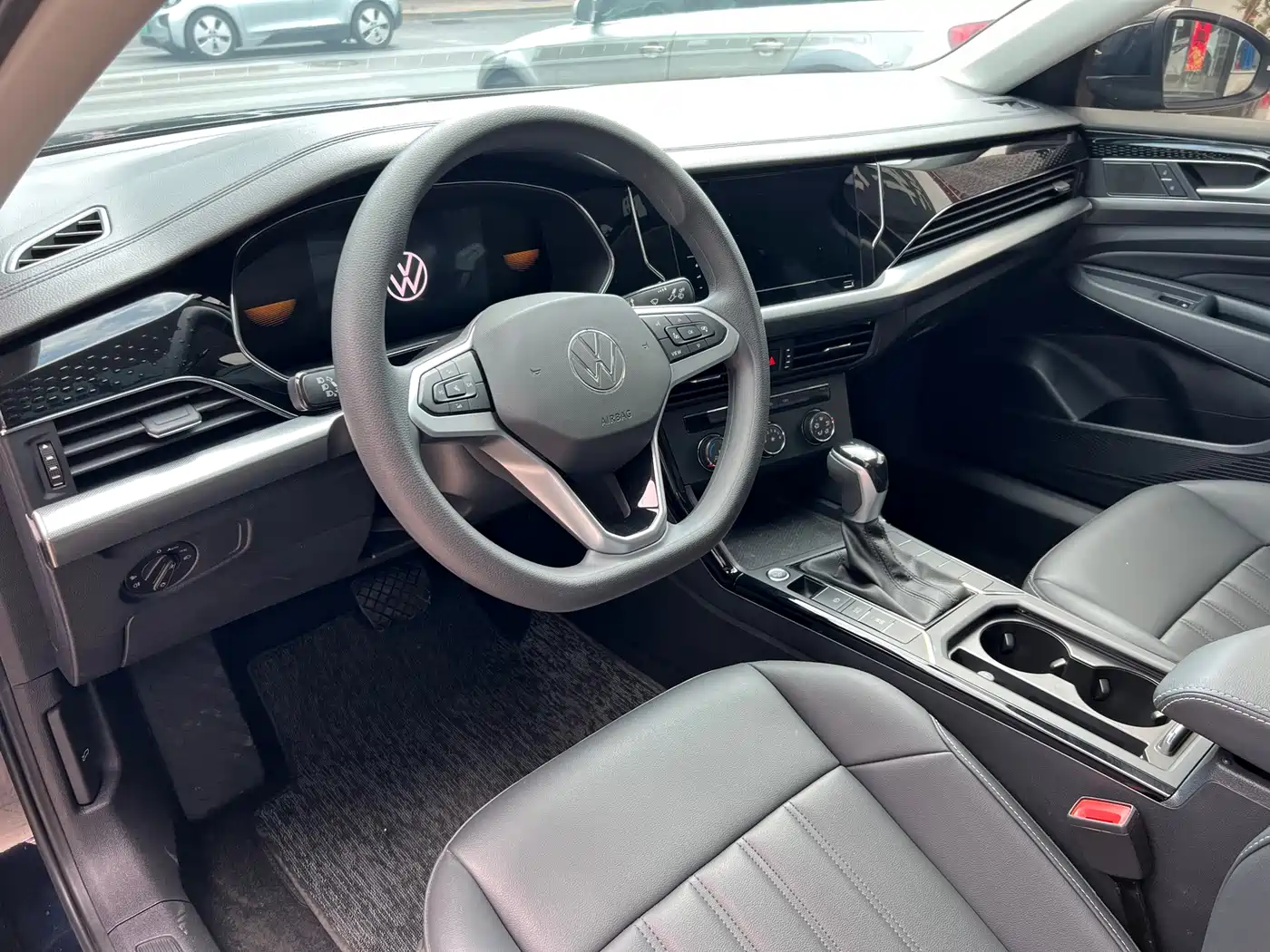 Volkswagen Passat 2024 280TSI Business Edition фото 7