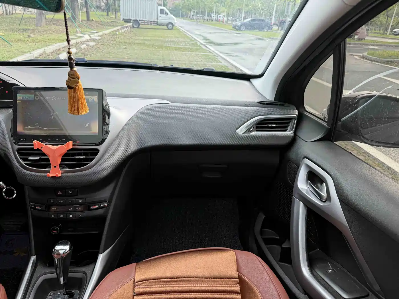 Peugeot 2008 2014 1.6L Automatic Fashion Edition фото 14
