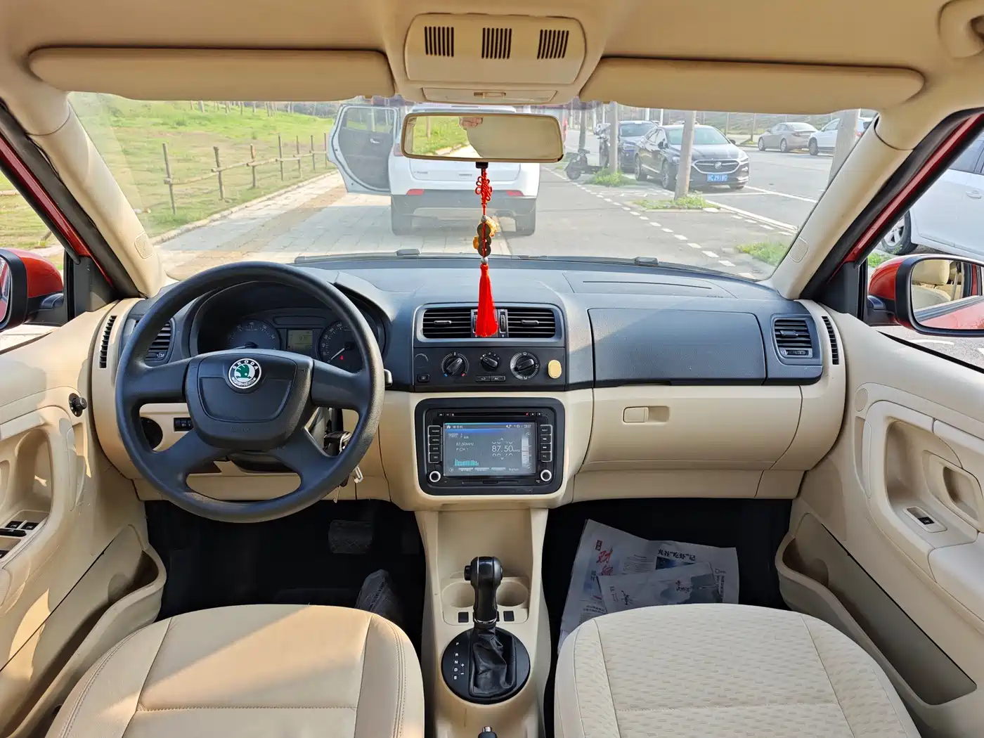 Škoda Fabia 2012 1.4L Automatic Crystal Edition фото 4
