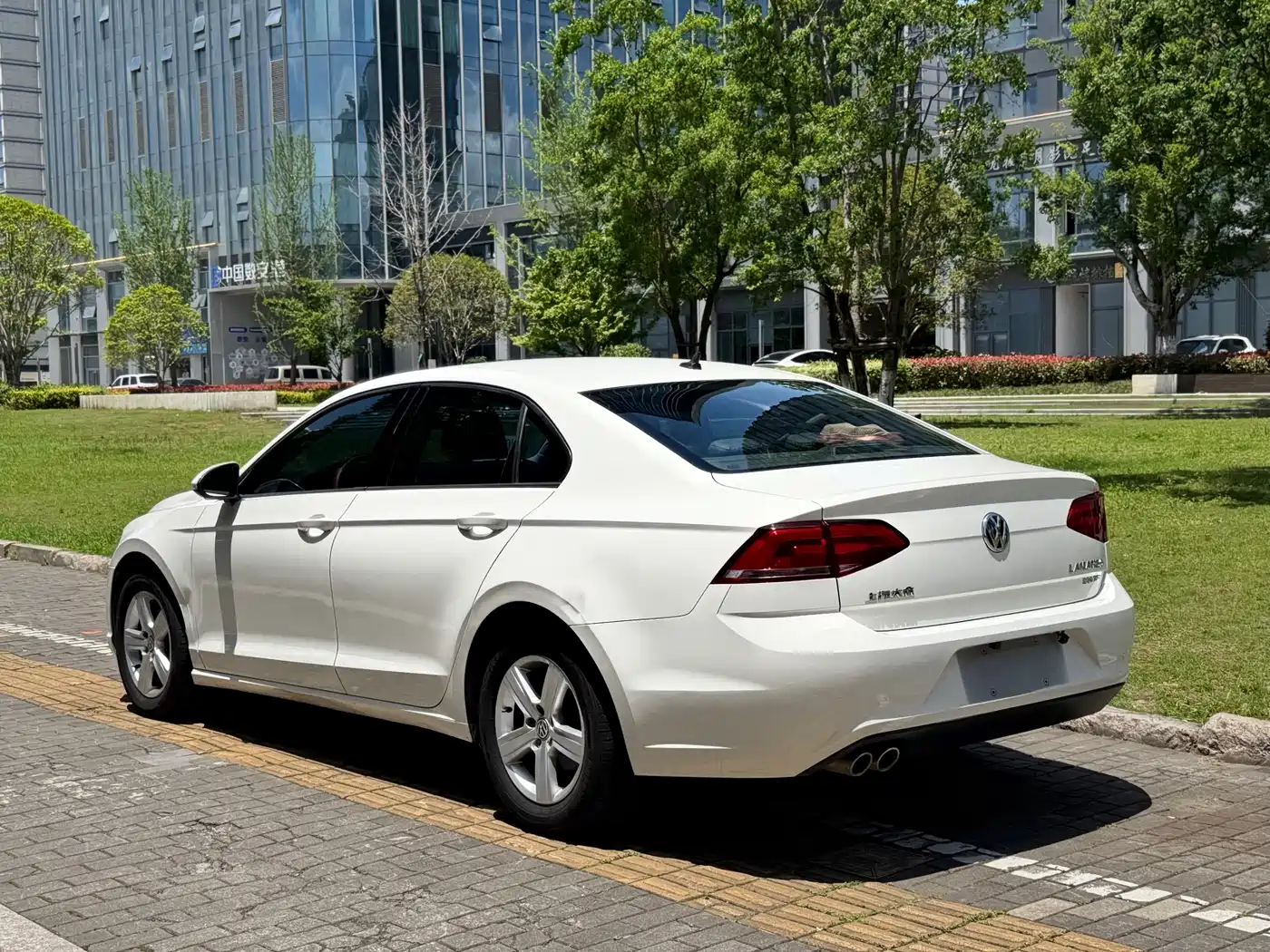 Volkswagen Lamando 2015 230TSI DSG Style фото 13