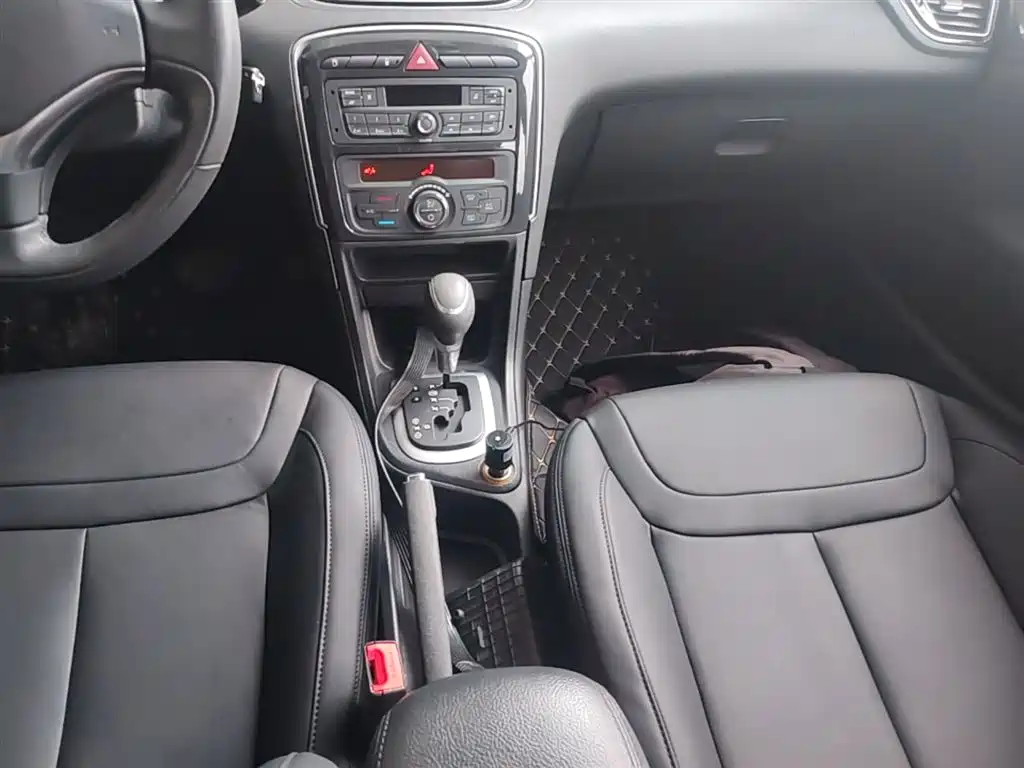 Peugeot 308 2014 Model Joy Edition Classic 1.6L Automatic Superior Style фото 14