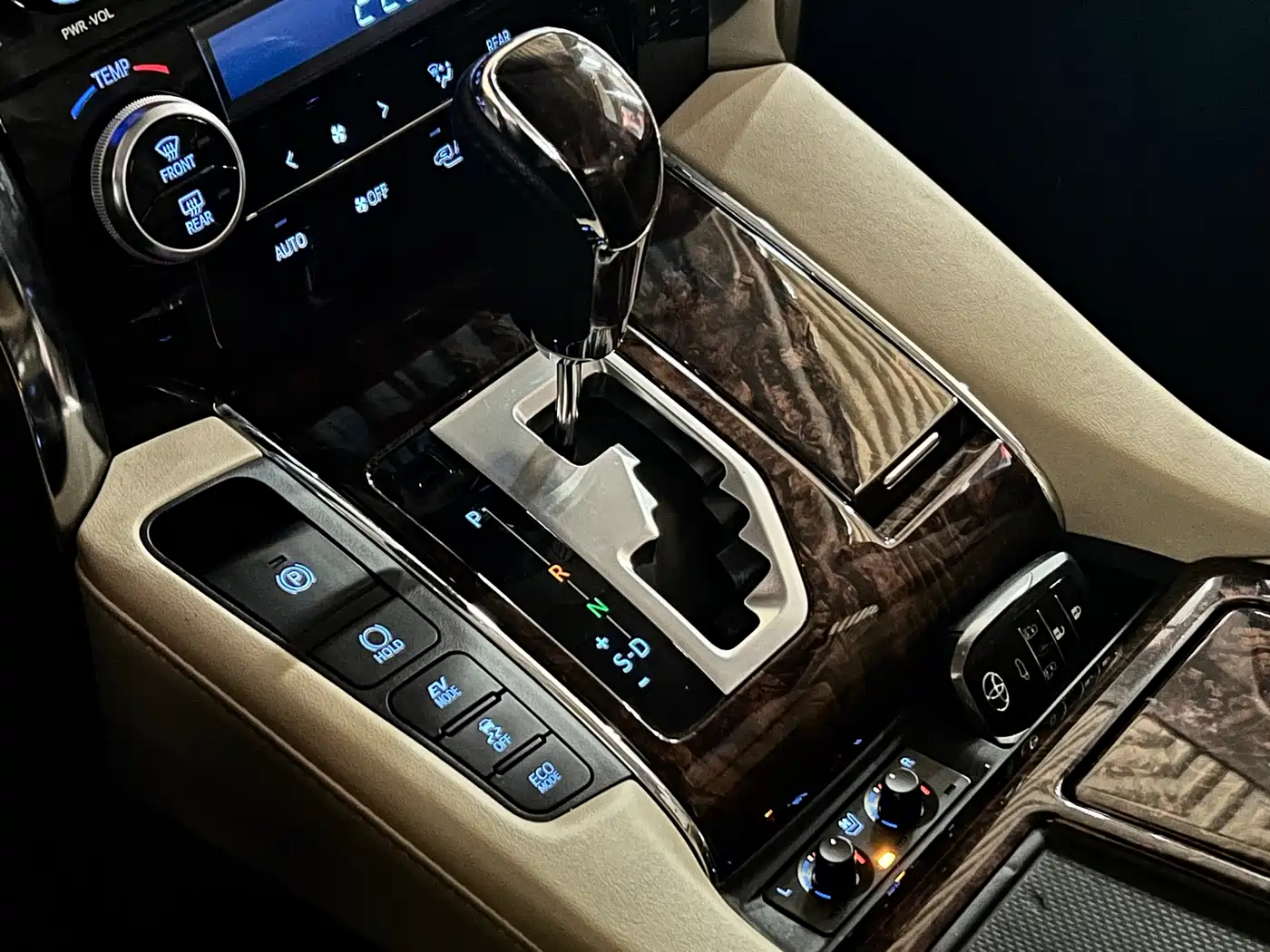 Toyota Alphard 2020 Hybrid 2.5L Luxury Edition фото 11