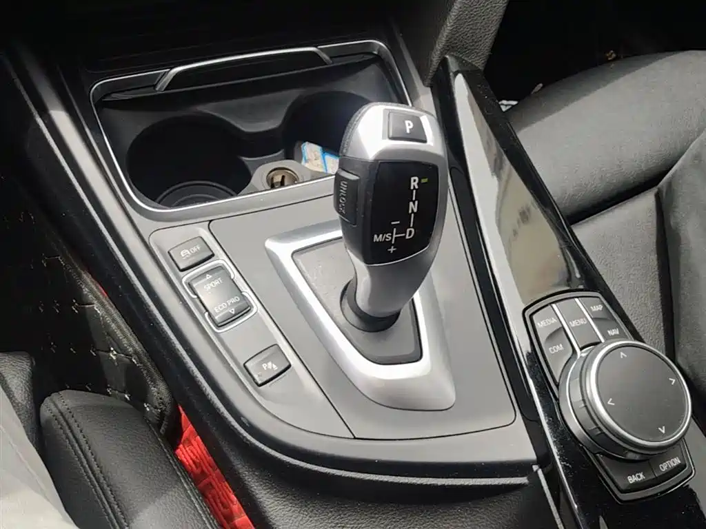 BMW 3 Series GT 2019 320i M Sport Package фото 14