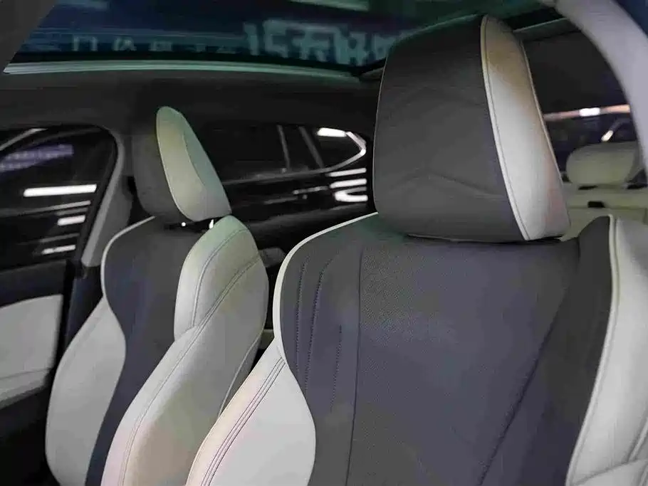 Photo 7 - BMW 2 Series