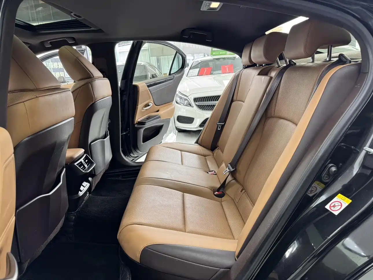 Lexus ES 2018 300h Excellence Edition China V фото 19
