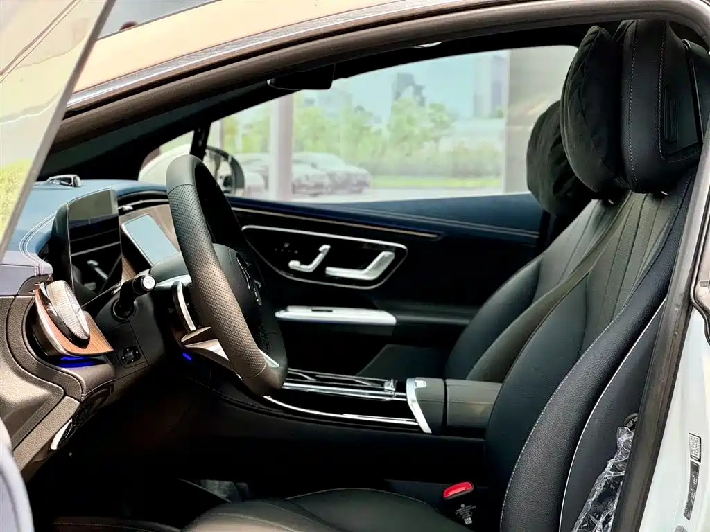Mercedes-Benz EQE 2025 Model 500 4MATIC Luxury Edition фото 6