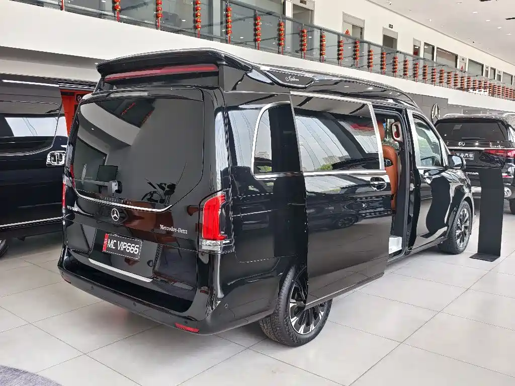 Mercedes-Benz V-Class 2024 V 300 L Long Wheelbase Premium фото 9