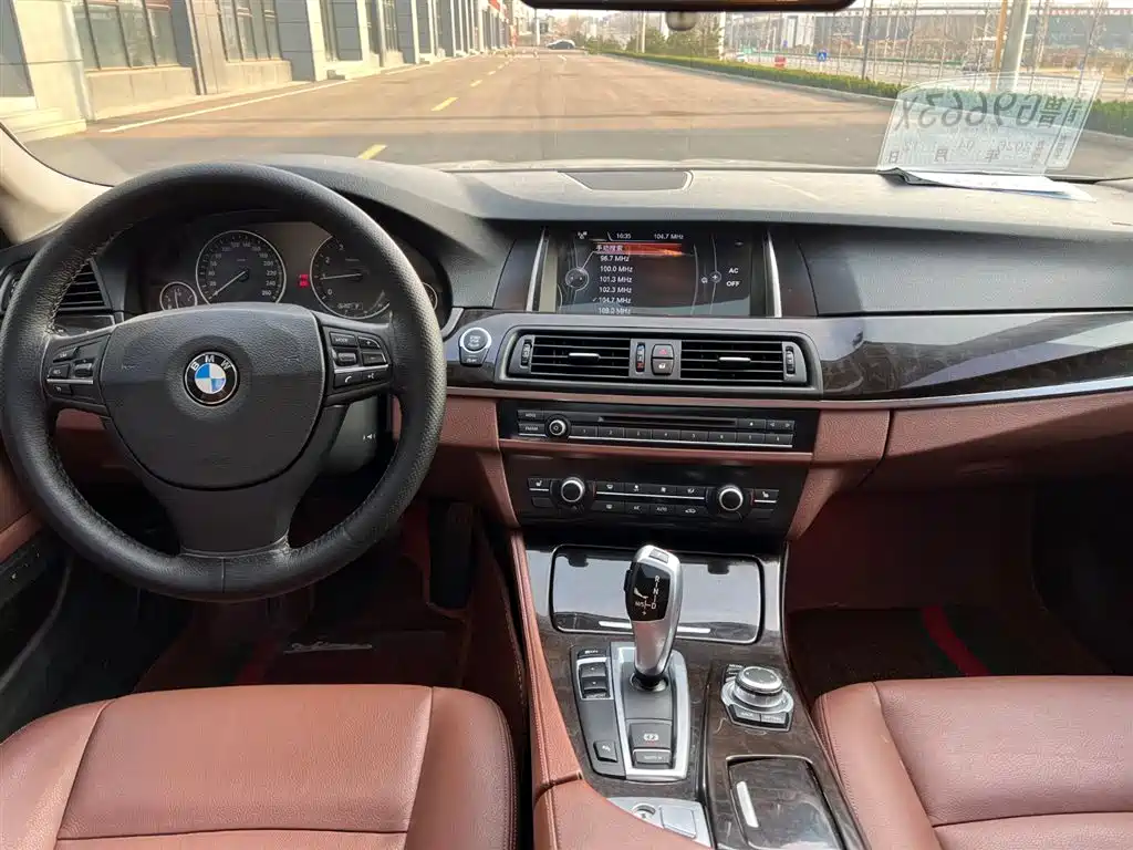 Photo 8 - BMW 5 Series