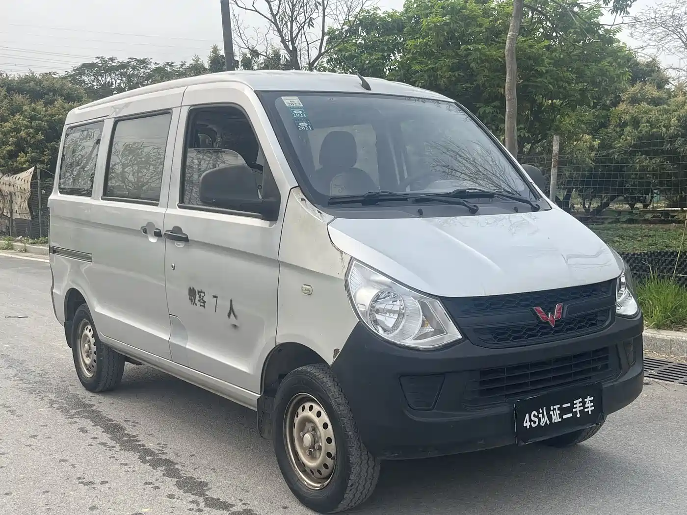 Wuling Motors Wuling Zhiguang 2017 2015 1.2L S Utility LSI