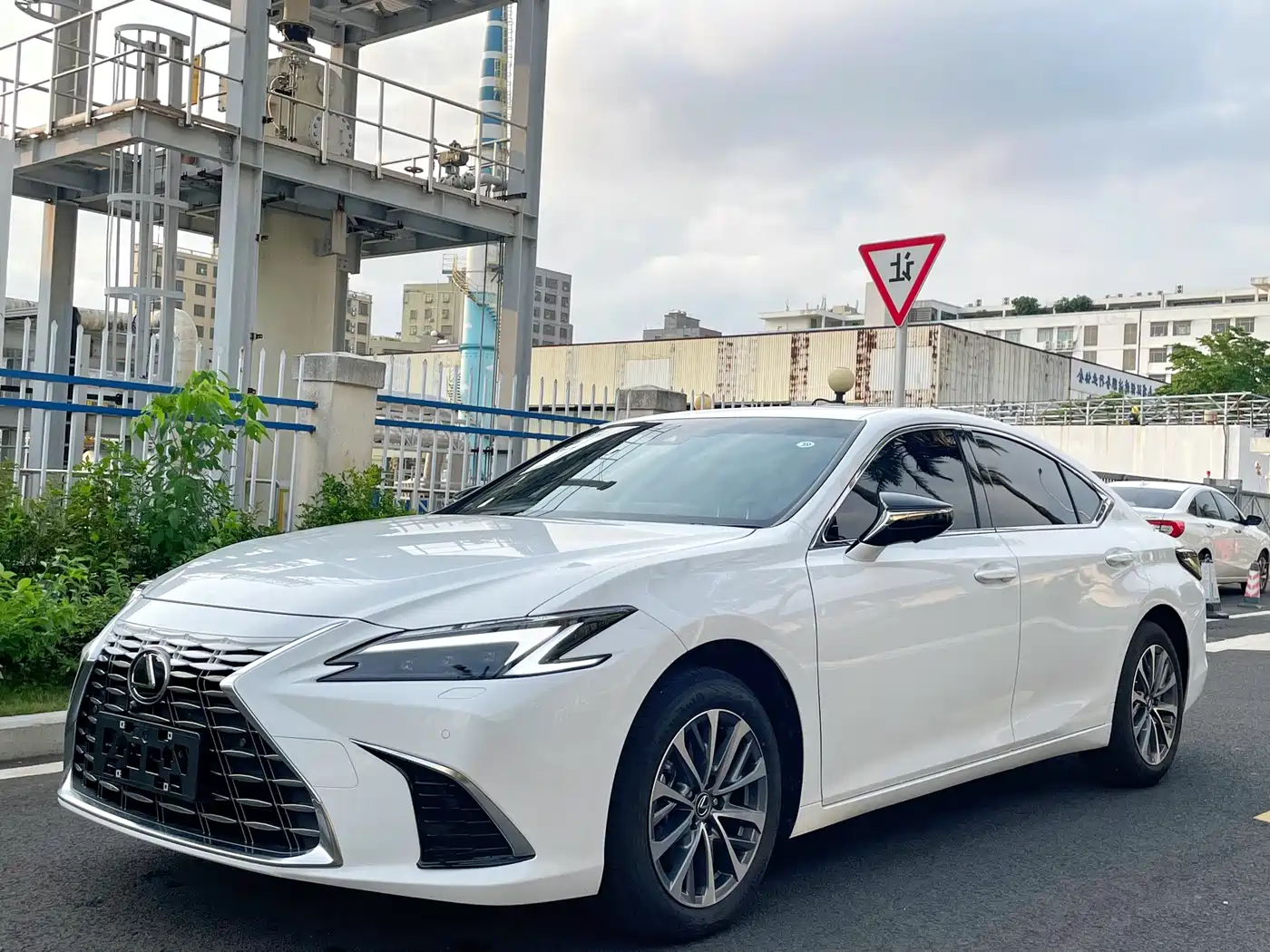 Lexus ES 2025 200 Ultimate Edition фото 10