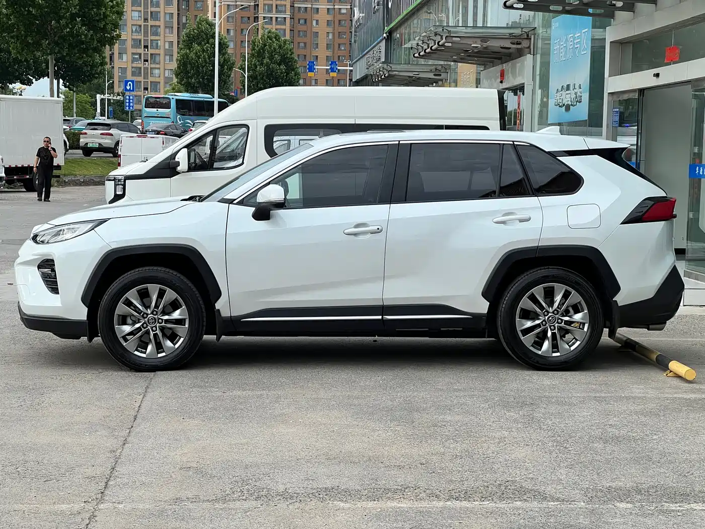Toyota Wildlander 2022 2.0L CVT AWD Luxury PLUS Edition фото 4