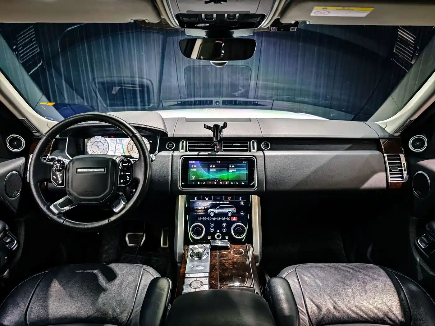 Land Rover Range Rover 2021 3.0 L6 Golden Age Edition фото 22