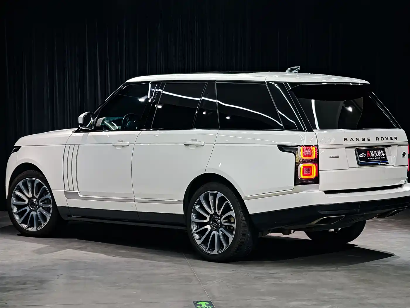 Land Rover Range Rover 2021 3.0 L6 Golden Age Edition фото 4