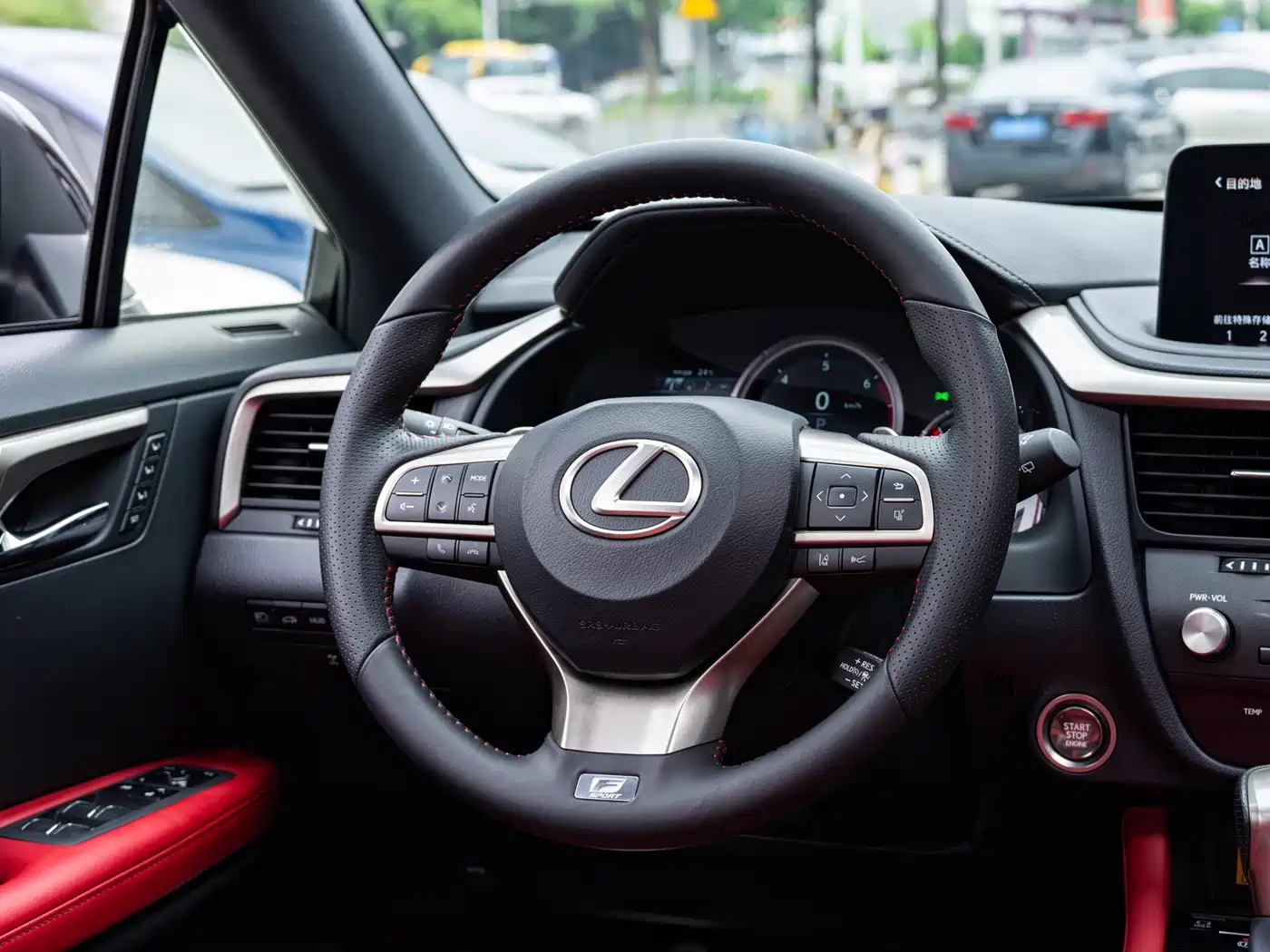 Фото 14 - Lexus RX