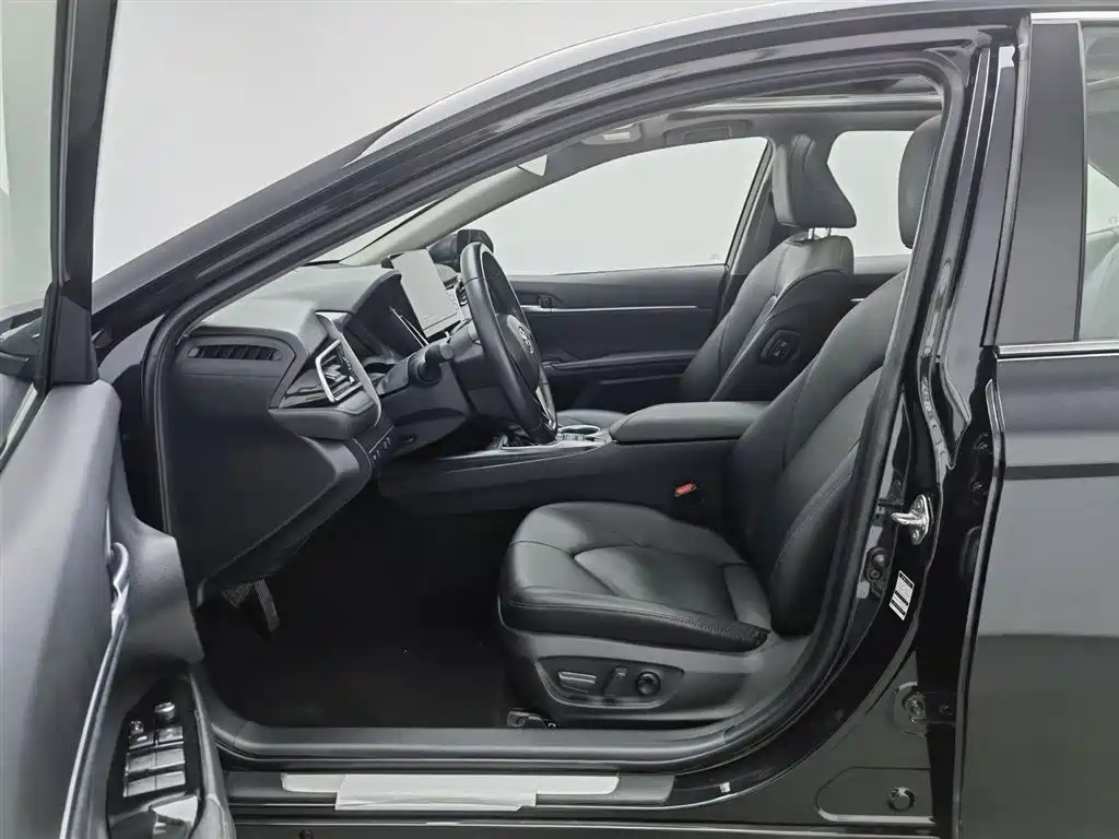 Toyota Camry 2023 Hybrid 2.5HG Luxury Edition фото 10