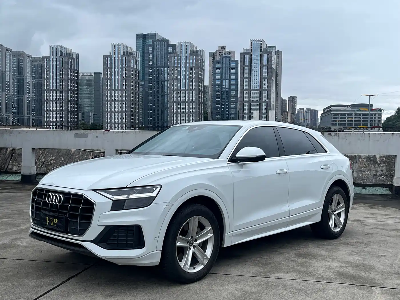 Photo 1 - Audi Q8
