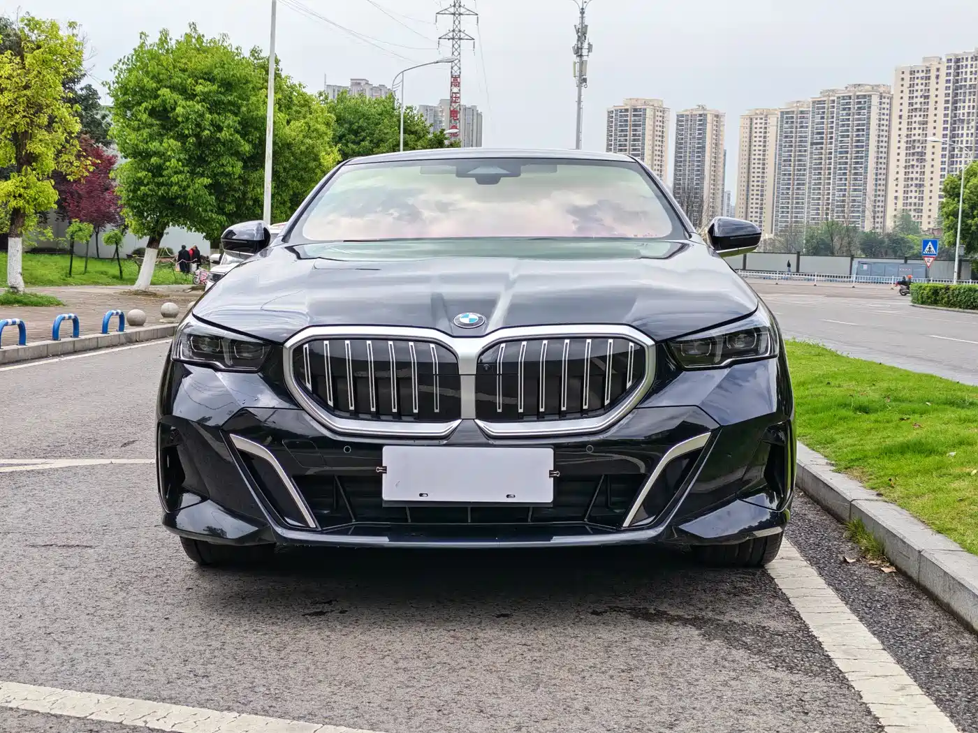 BMW 5 Series 2025 530Li xDrive M Sport Package фото 3