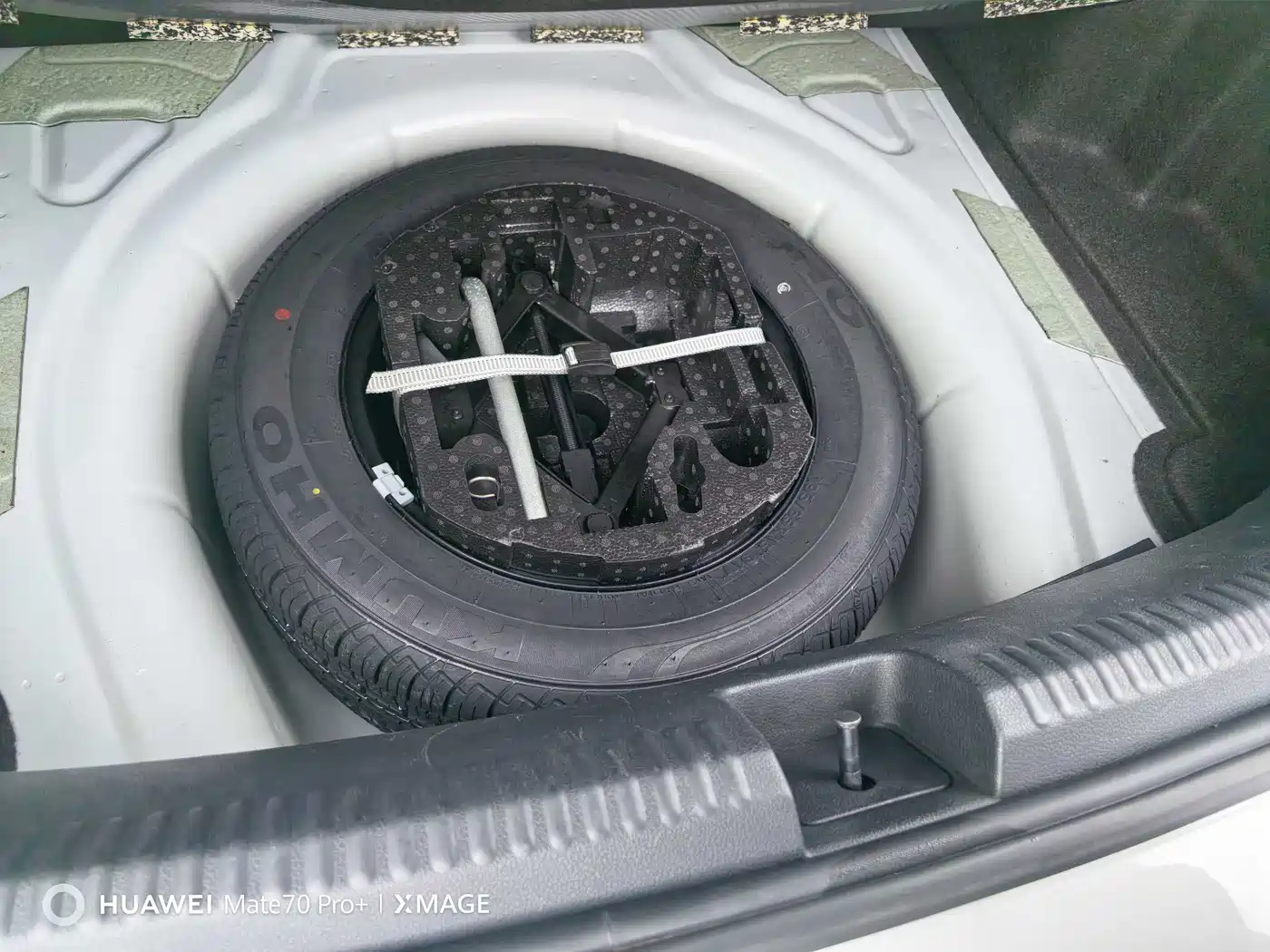 Volkswagen Sagitar 2018 1.6L Automatic Comfort фото 19
