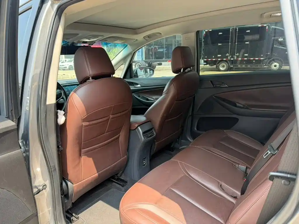 Фото 5 - Buick GL6
