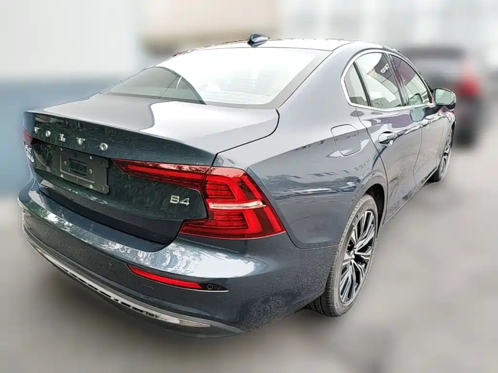 Фото 10 - Volvo S60