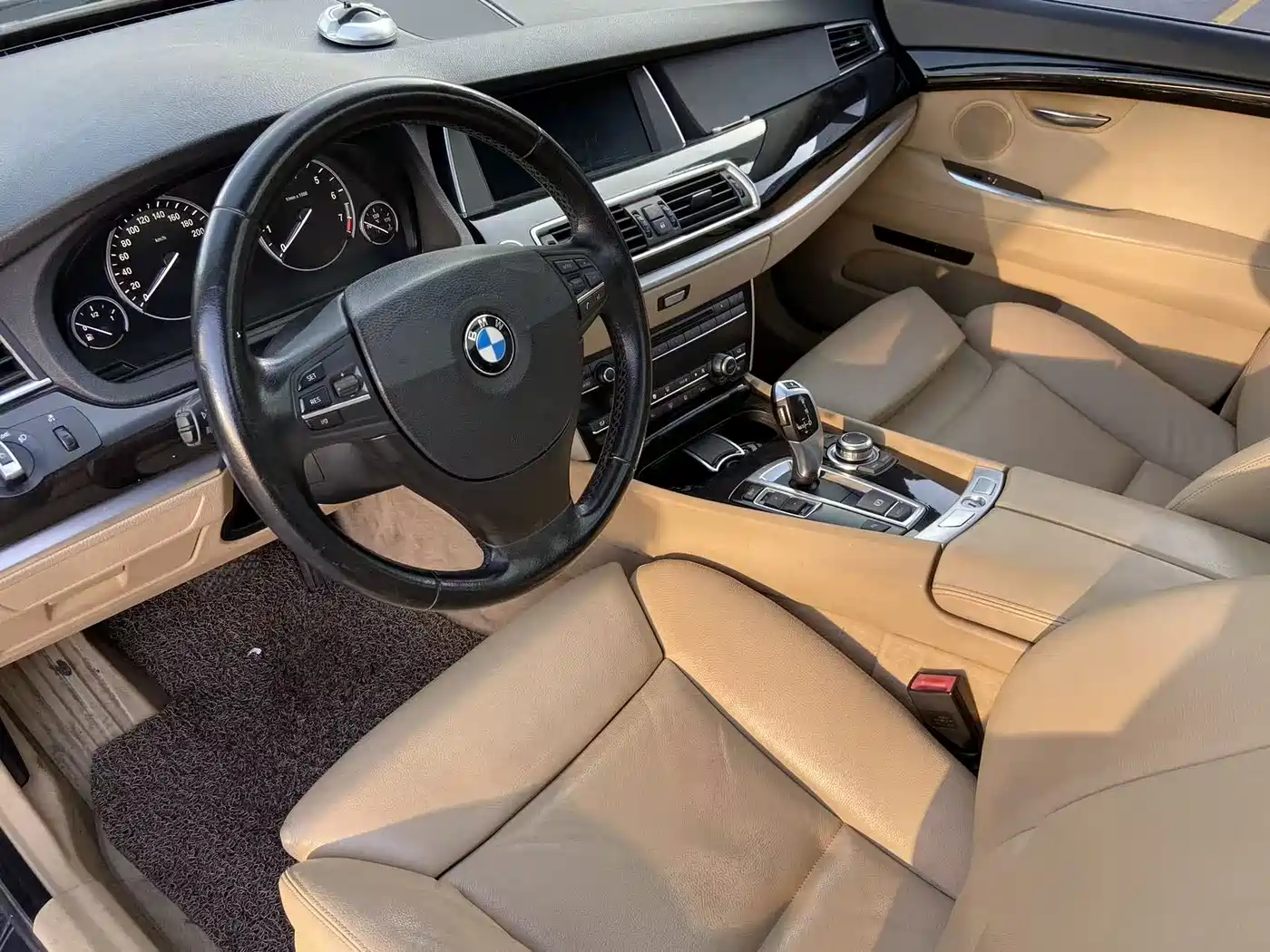 BMW 5 Series GT 2011 535i xDrive Luxury Model фото 11