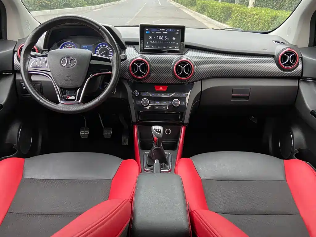 Фото 10 - BAIC Senova X25