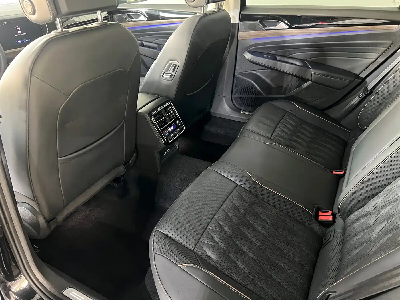 Volkswagen Passat 2020 Facelift 330TSI Luxury China VI фото 10