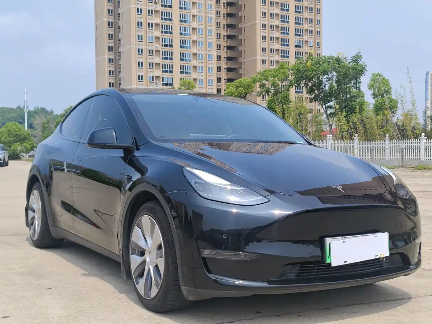 TESLA MODEL Y