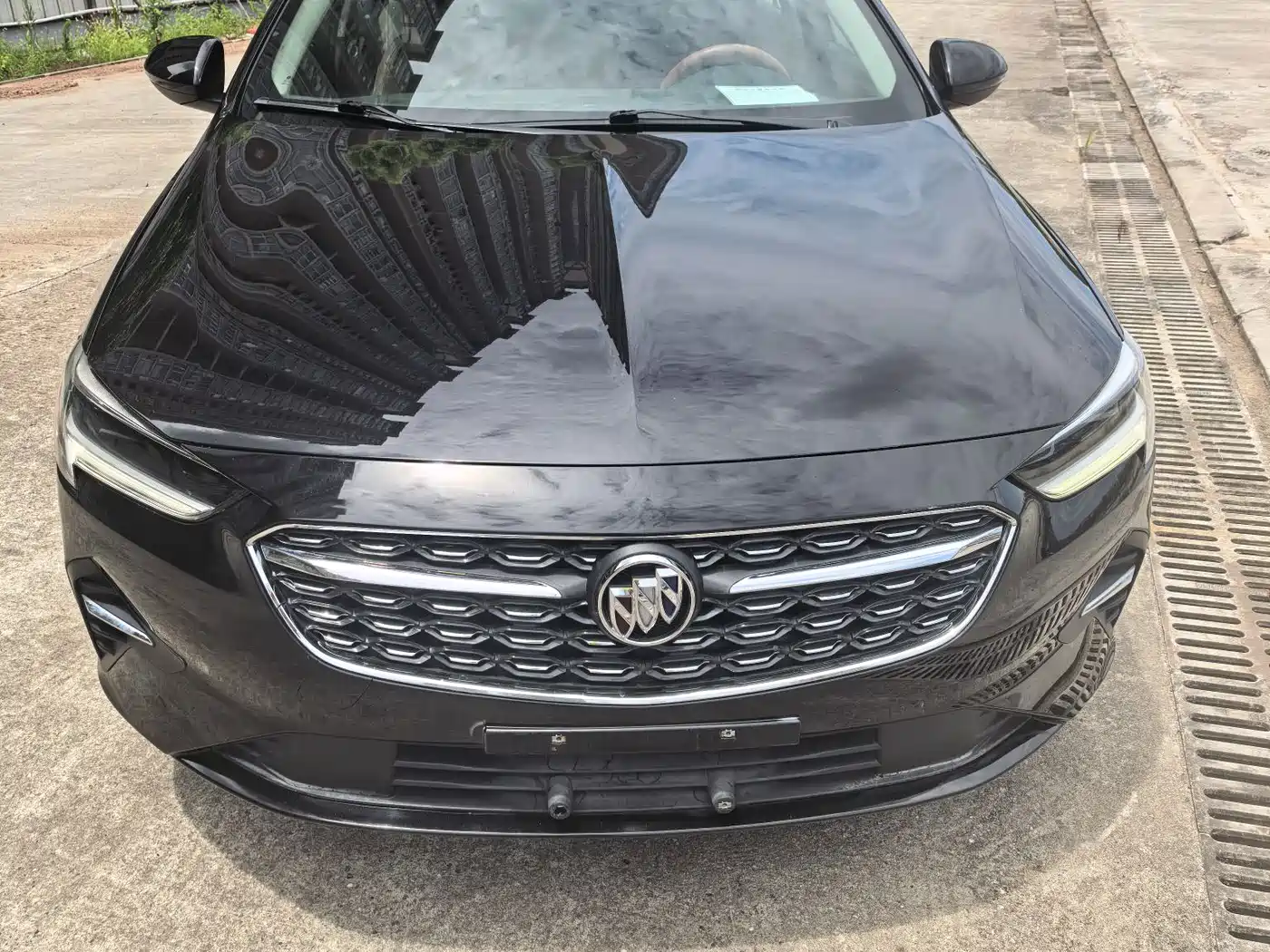 Photo 2 - Buick Regal