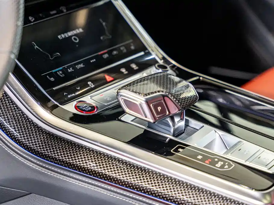 Audi SQ7 2024 4.0 TFSI Dark Knight Edition фото 16