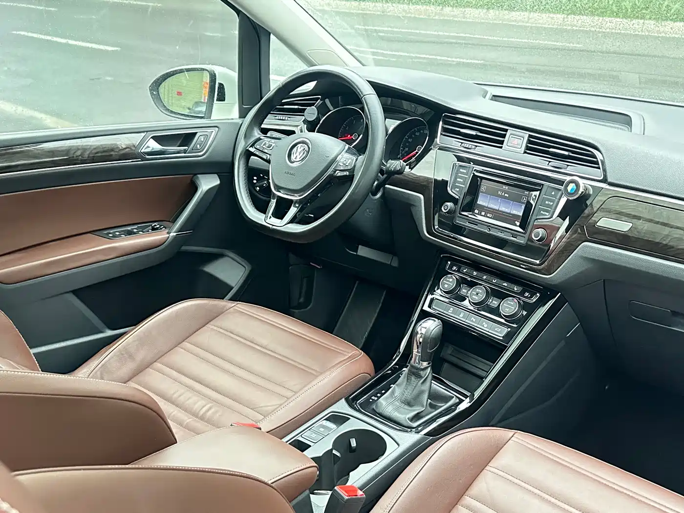 Volkswagen Touran 2016 Touran L 280TSI DSG Luxury фото 9