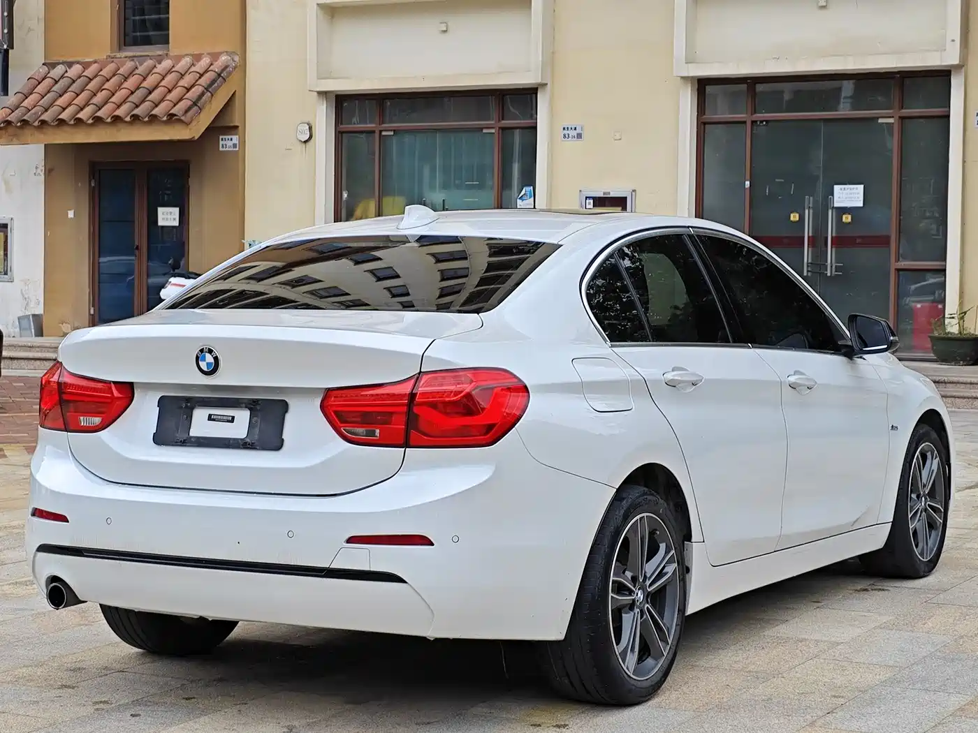 BMW 1 Series 2017 118i Sport фото 4