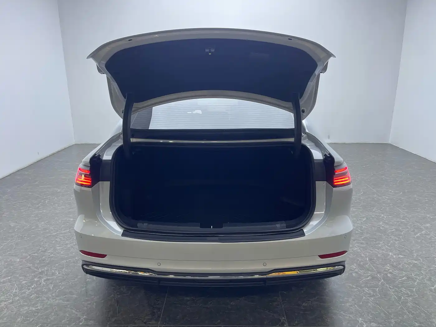Geely Galaxy Galaxy A7 2025 EM-i 150km Explorer+ Edition фото 7