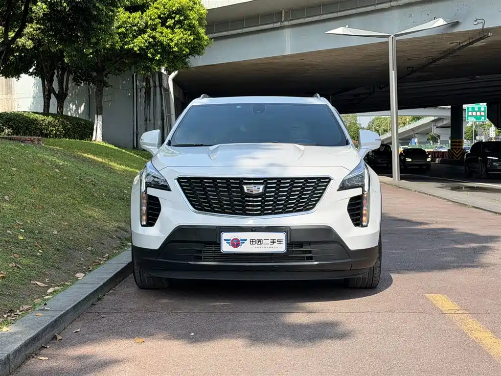 CADILLAC XT4