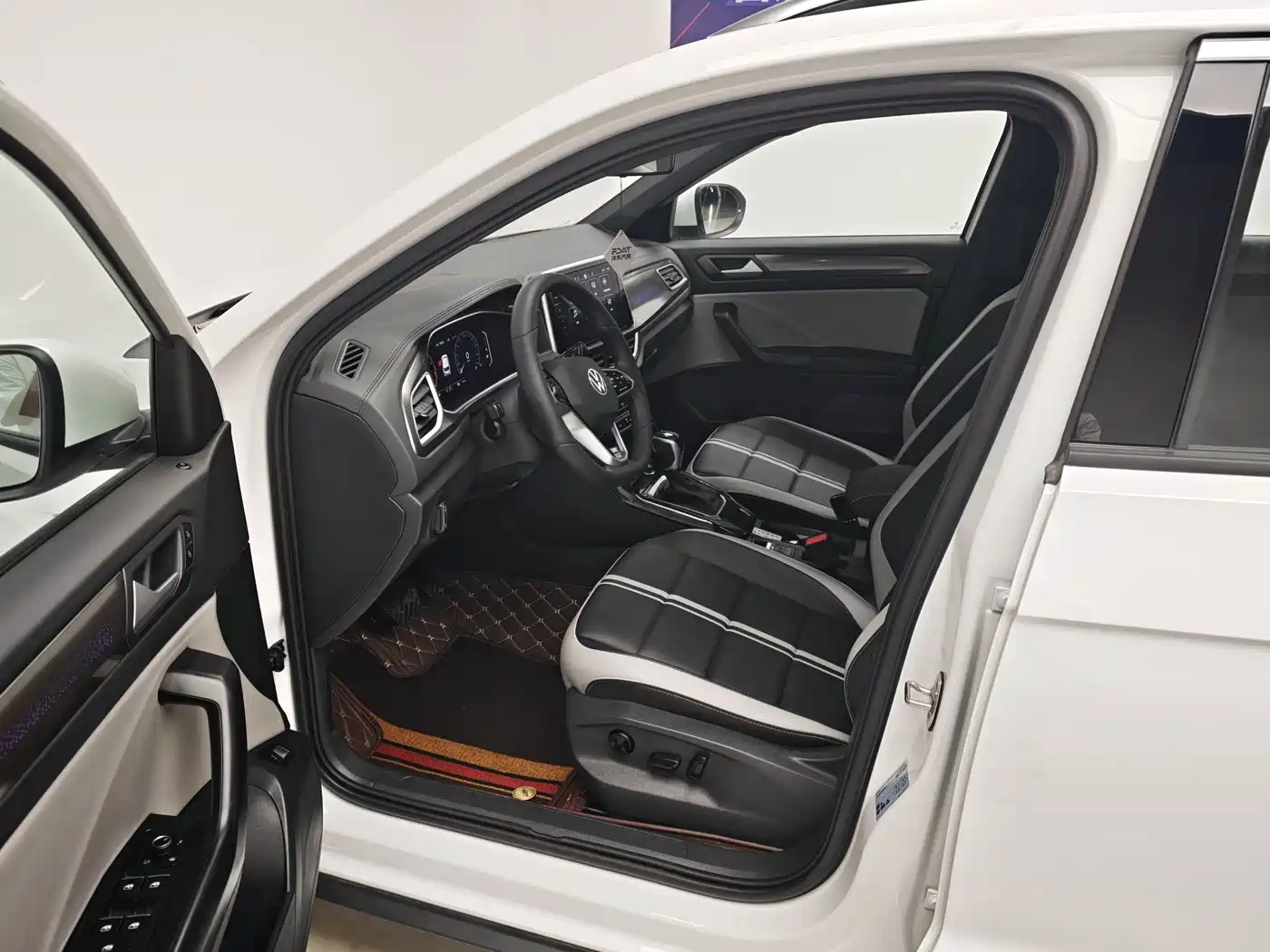 Фото 13 - Volkswagen T-ROC
