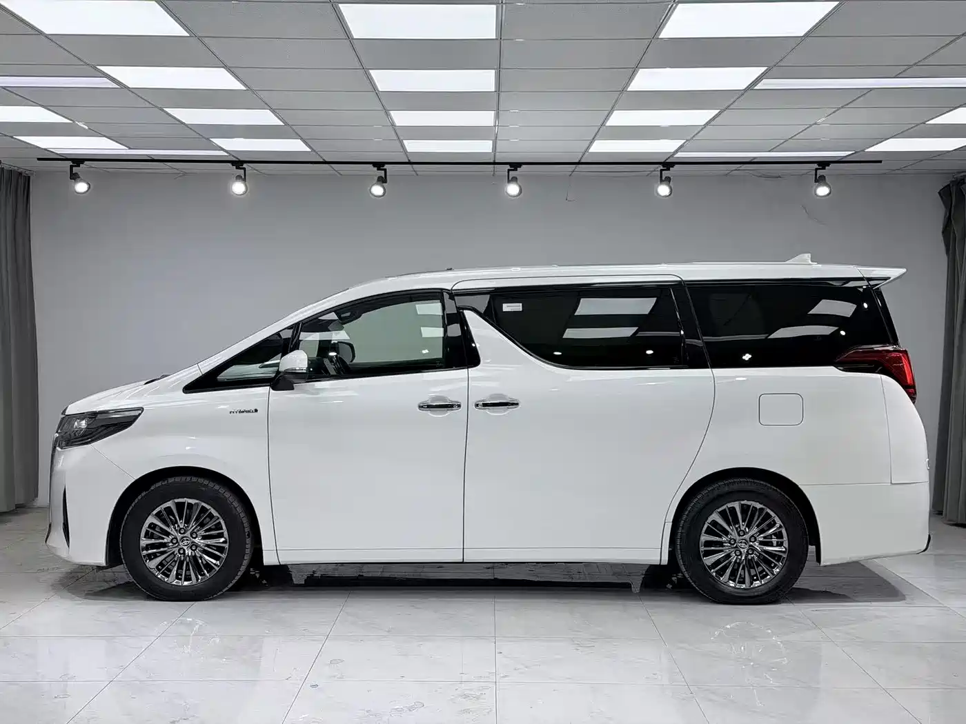 Toyota Alphard 2021 Hybrid 2.5L Premium фото 3