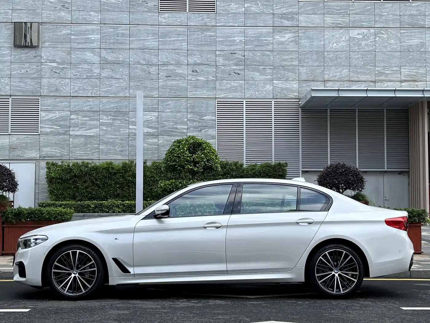 BMW 5 Series 2019 Facelift 530Li Leading M Sport Package фото 3