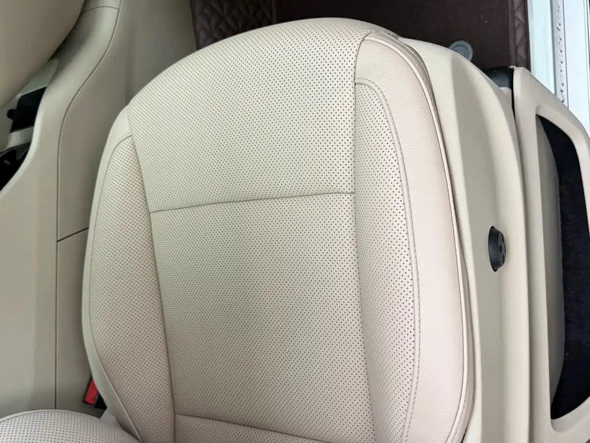 Mercedes-Benz V-Class 2017 Model V 260 Premium Edition фото 46