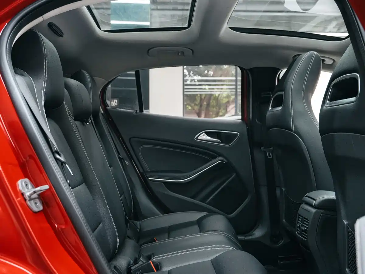 Mercedes-Benz GLA 2015 GLA 220 4MATIC Fashion Edition фото 12