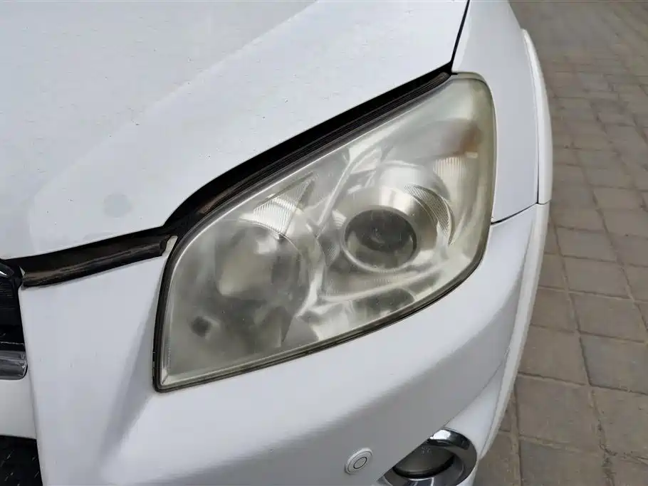 Toyota RAV4 Rongfang 2011 2.0L Automatic Luxury Edition фото 5