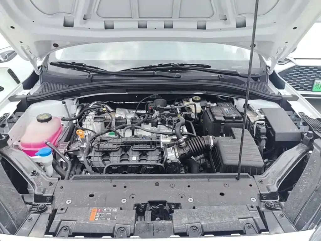 Фото 17 - Roewe i5