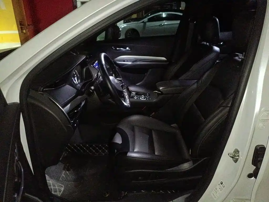 Photo 16 - Cadillac XT4