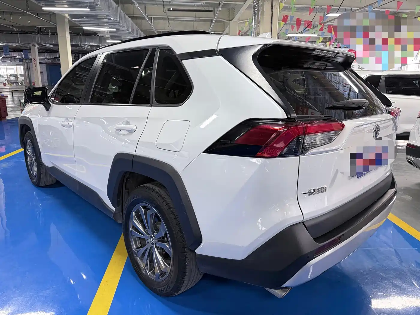 Фото 17 - Toyota RAV4