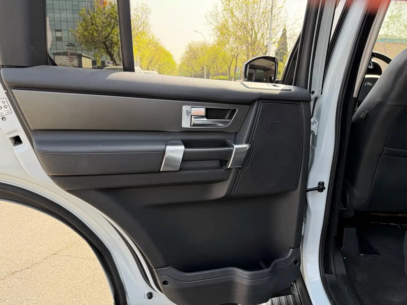 Land Rover Discovery 2016 3.0 SC V6 HSE фото 12